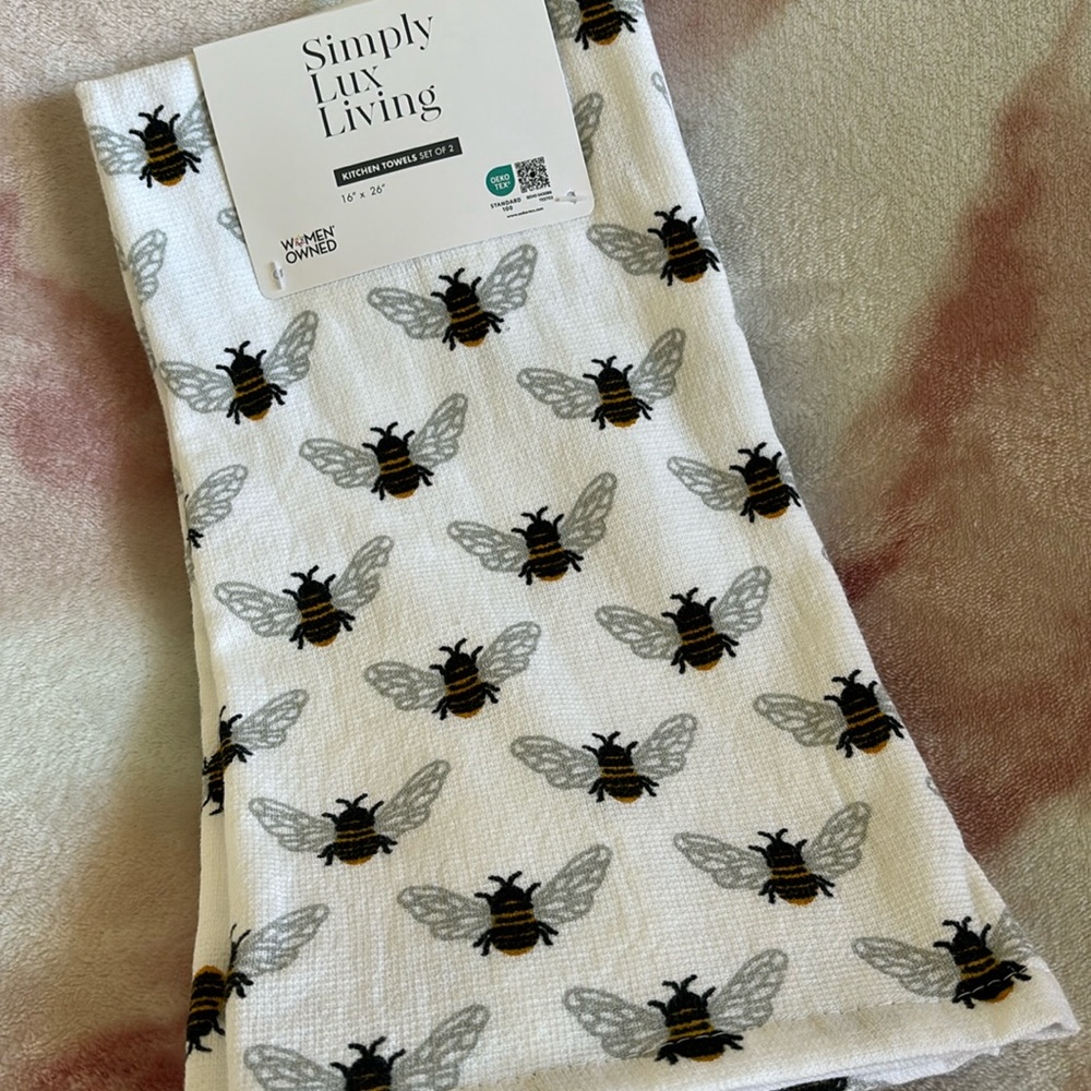 Bees Simply Lux Living Kitchen Towels Set of Two NWT 16x26” oekotex cotton blend